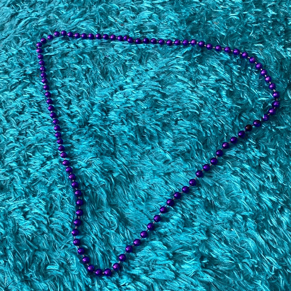 Purple plastic spherical beads necklace